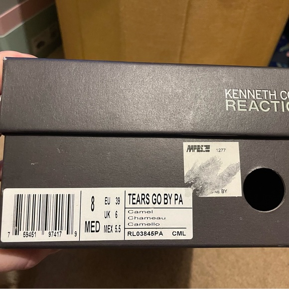 Chunky heel, closed toe, nude pump - Picture 3 of 3